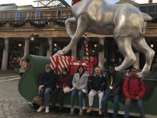 Diagrama Foundation: Cabrini House residents enjoying a rest in Covent Garden